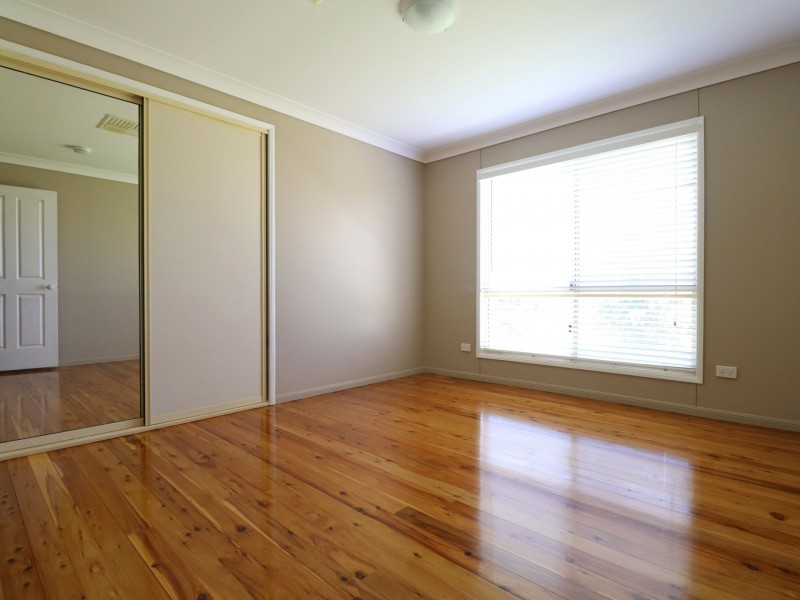 8 Baker Finch Crescent, Roma QLD 4455