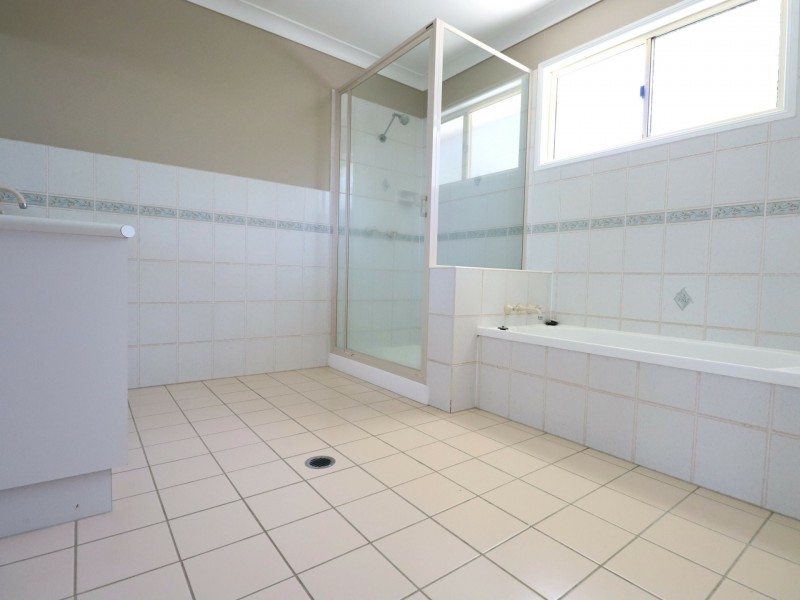 8 Baker Finch Crescent, Roma QLD 4455