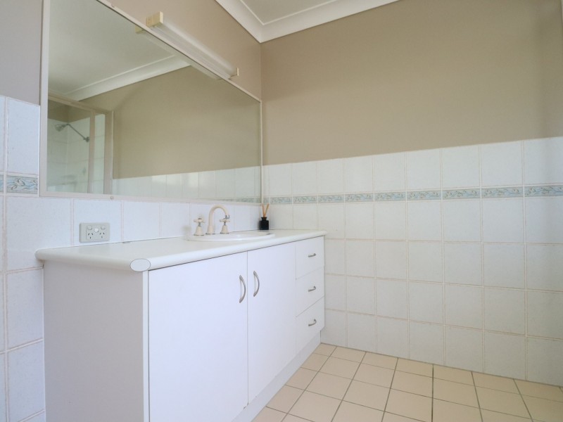 8 Baker Finch Crescent, Roma QLD 4455
