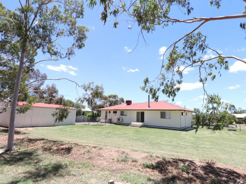 8 Baker Finch Crescent, Roma QLD 4455