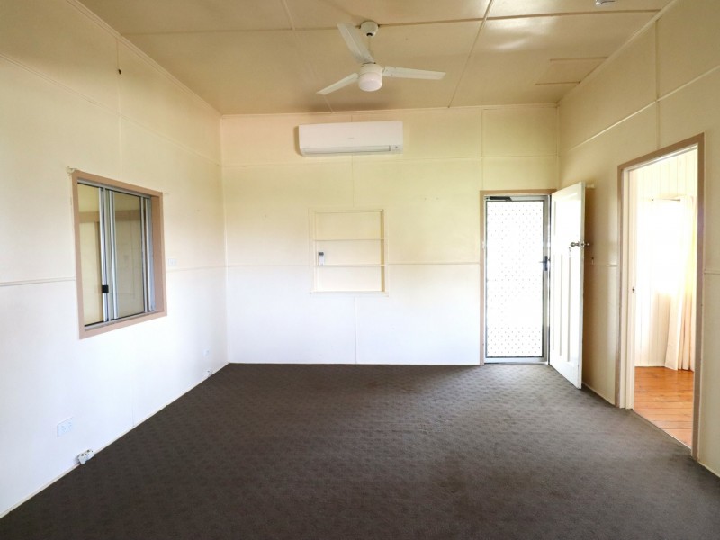 4 Russell Street, Wallumbilla QLD 4428