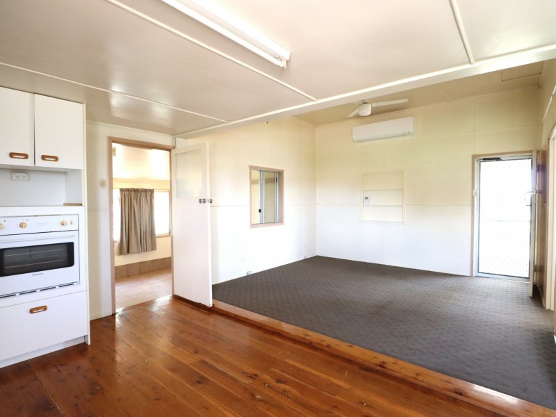 4 Russell Street, Wallumbilla QLD 4428