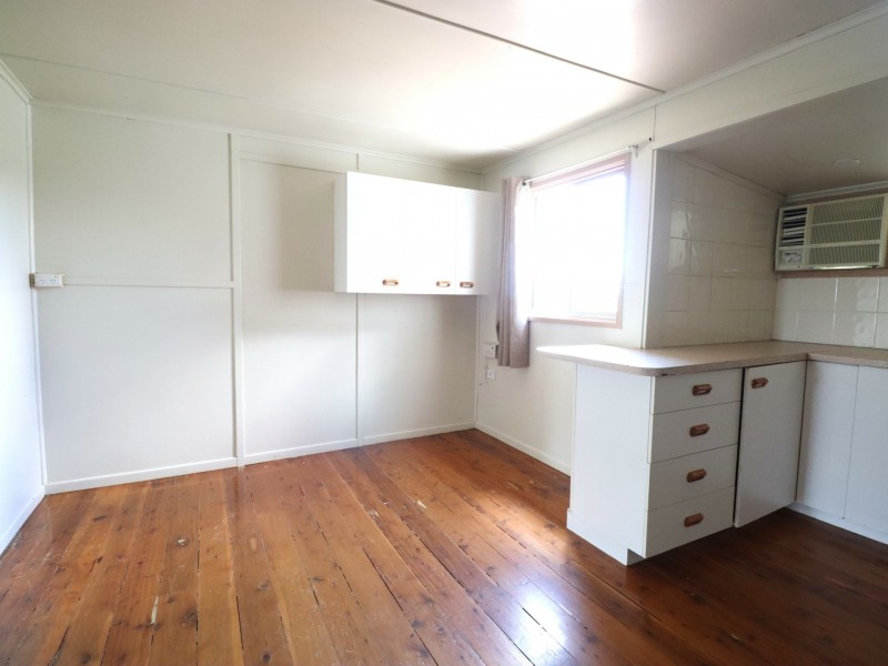 4 Russell Street, Wallumbilla QLD 4428