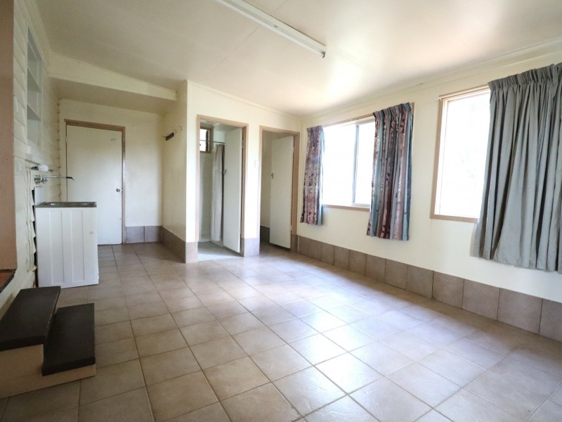 4 Russell Street, Wallumbilla QLD 4428