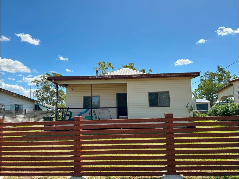 15 Burke Street, Wallumbilla QLD 4428