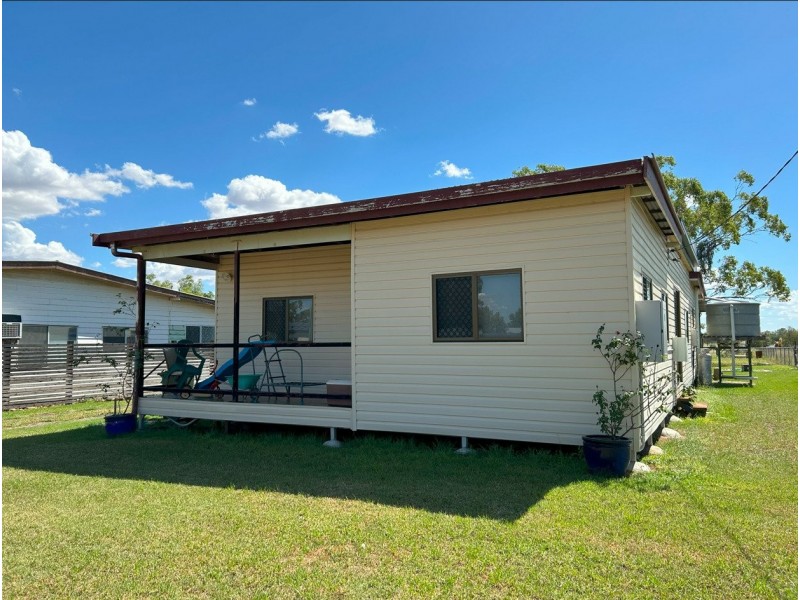 15 Burke Street, Wallumbilla QLD 4428