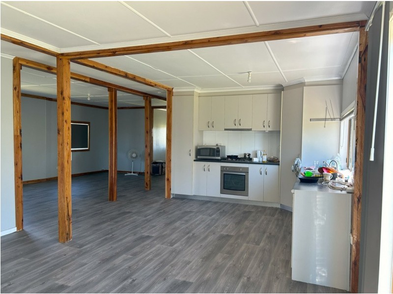 15 Burke Street, Wallumbilla QLD 4428