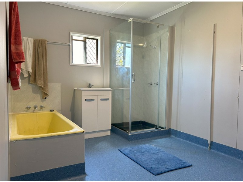15 Burke Street, Wallumbilla QLD 4428