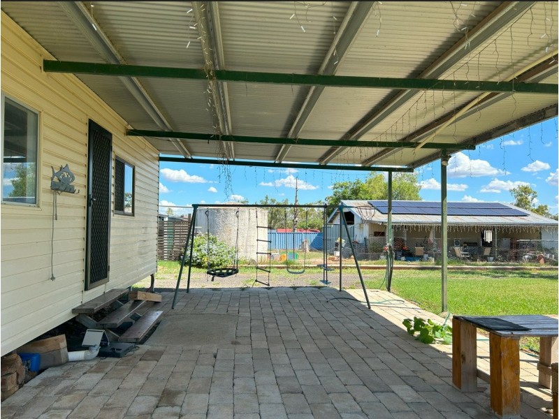 15 Burke Street, Wallumbilla QLD 4428