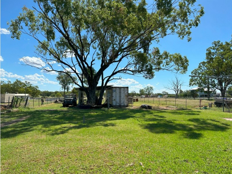 15 Burke Street, Wallumbilla QLD 4428