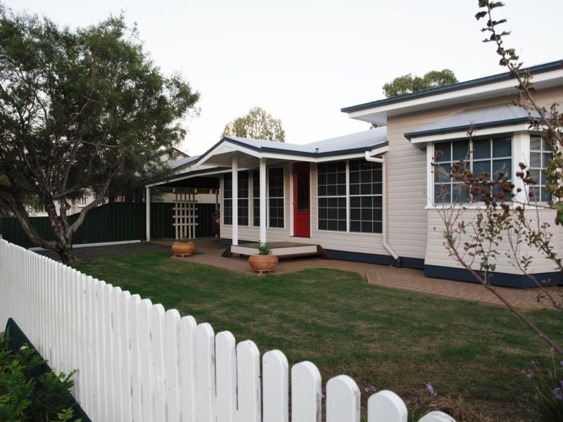 92 Miscamble Street, Roma QLD 4455