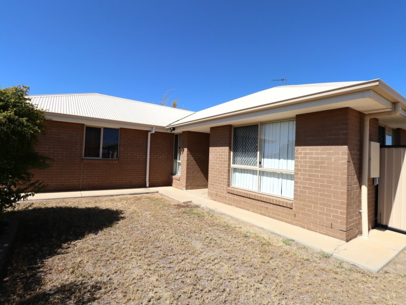 11 Lockyer Crescent, Roma QLD 4455