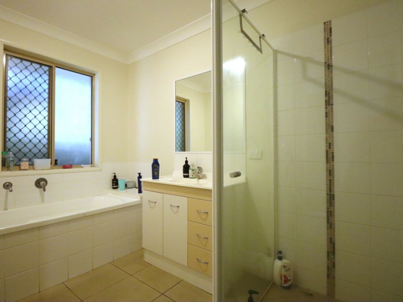 11 Lockyer Crescent, Roma QLD 4455