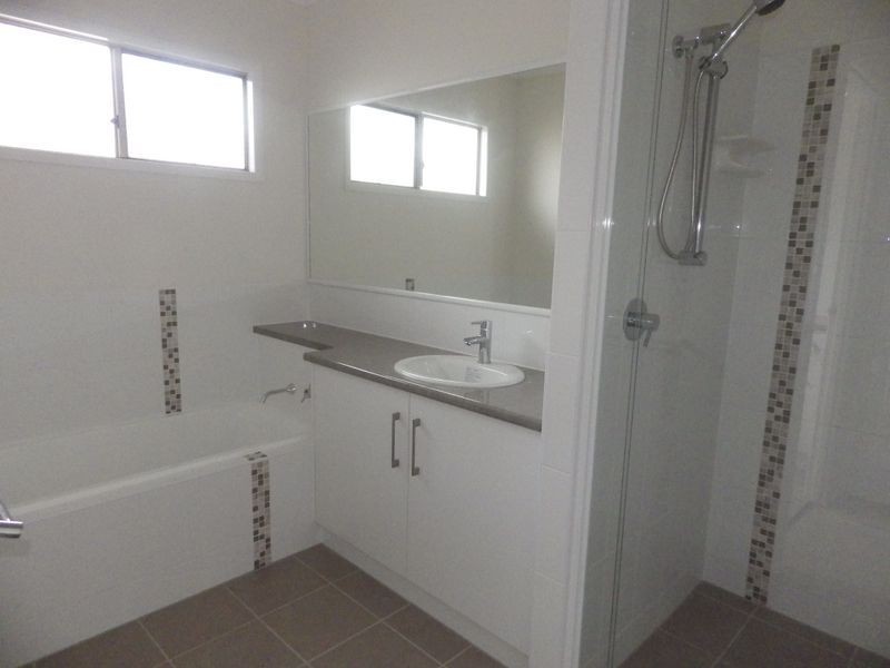 1/2 Russell Street, Roma QLD 4455