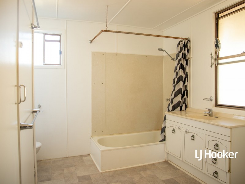 16 Hoffman Street, Roma QLD 4455