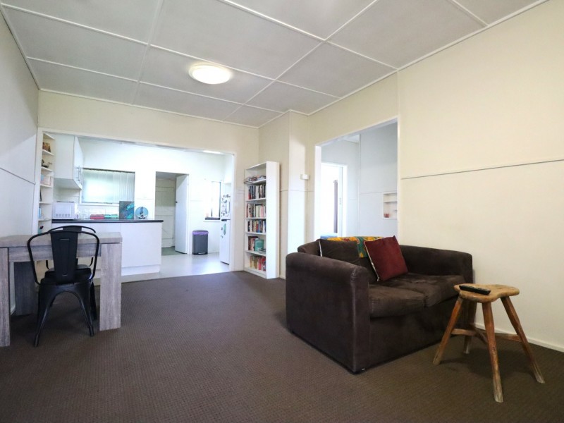 1 & 2/18 Saunders Street, Roma QLD 4455