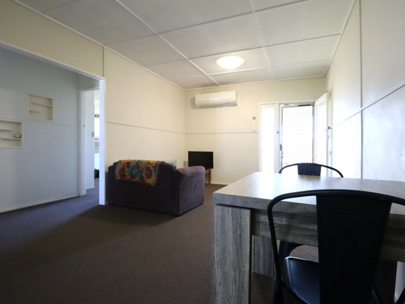 1 & 2/18 Saunders Street, Roma QLD 4455