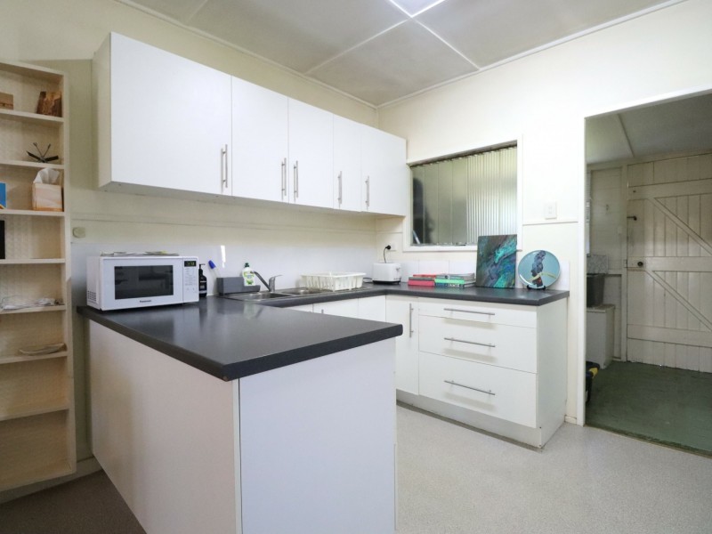 1 & 2/18 Saunders Street, Roma QLD 4455