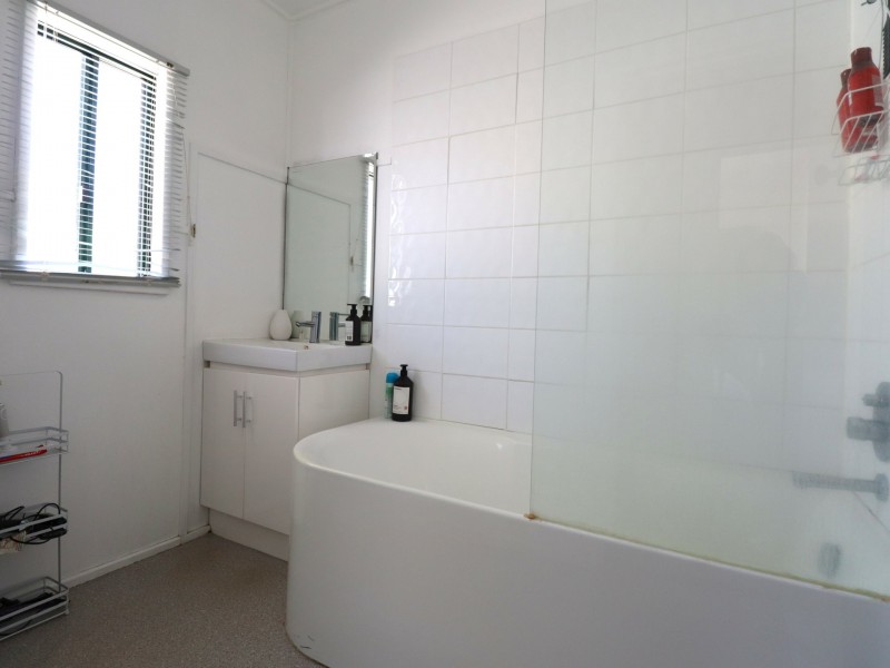 1 & 2/18 Saunders Street, Roma QLD 4455