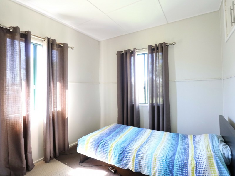 1 & 2/18 Saunders Street, Roma QLD 4455