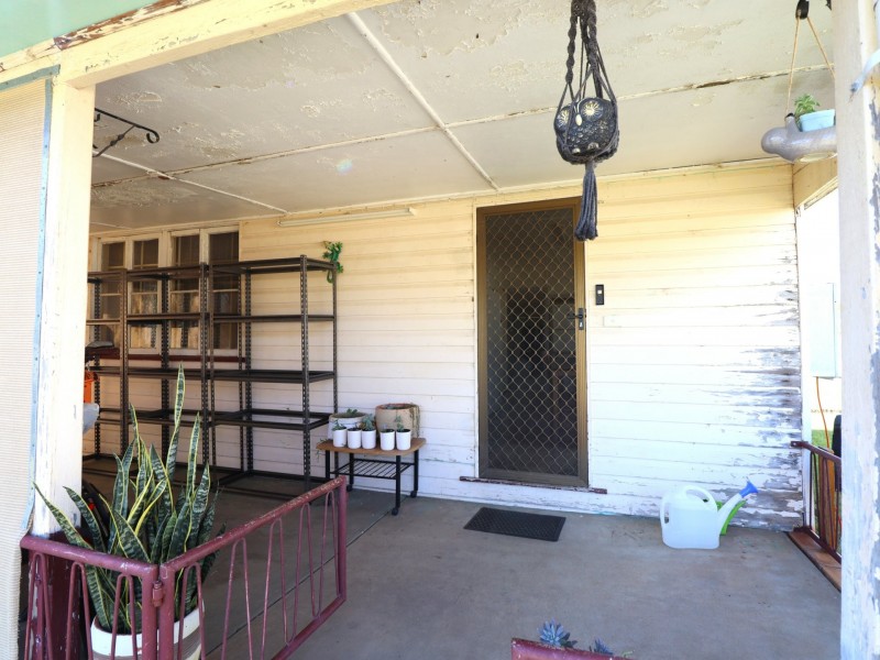 20 Lewis Street, Roma QLD 4455