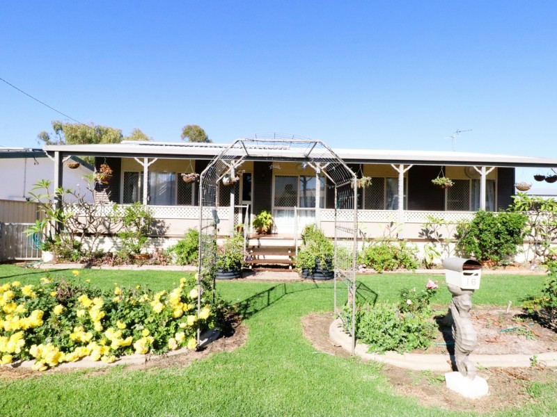 16 Robertson Street, Roma QLD 4455