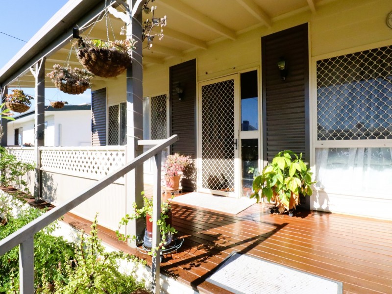 16 Robertson Street, Roma QLD 4455