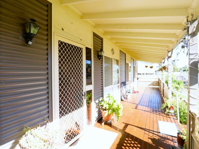 16 Robertson Street, Roma QLD 4455