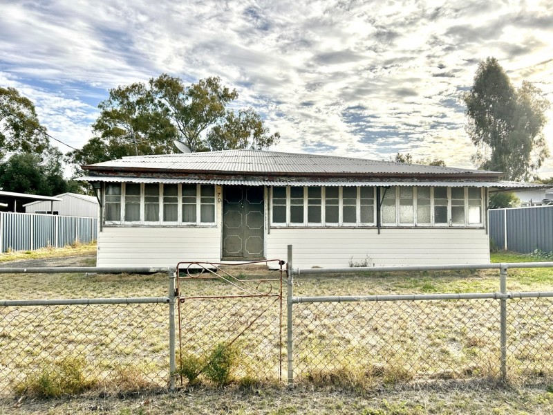 70 Northern Road, Roma QLD 4455