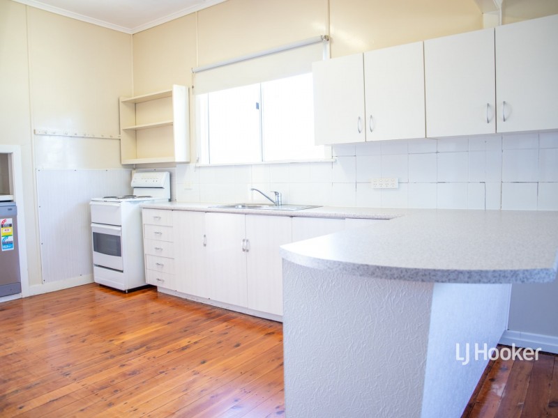 55 Raglan Street, Roma QLD 4455