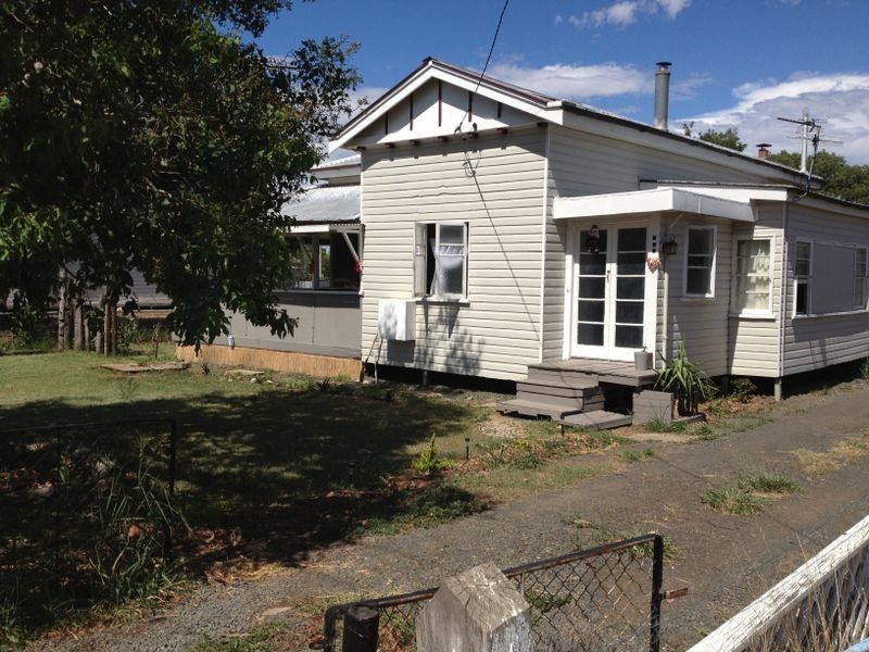 108 Arthur Street, Roma QLD 4455