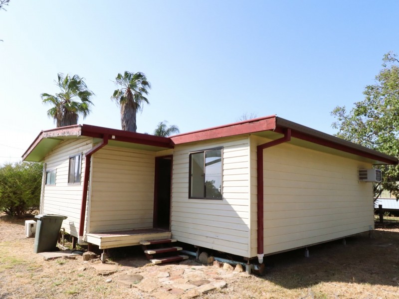 26 Ronald Street, Injune QLD 4454