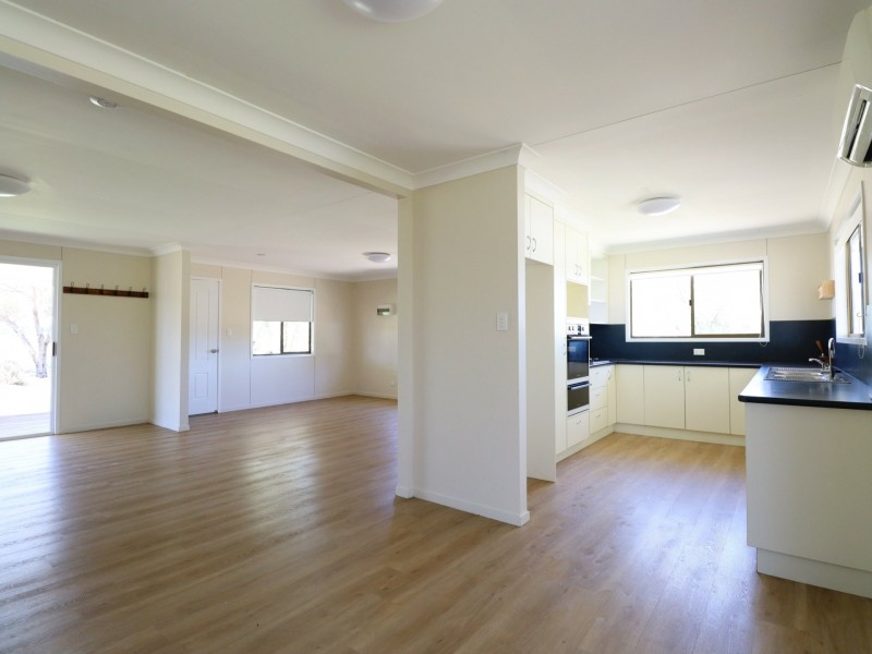 11 Roslyn Drive, Roma QLD 4455