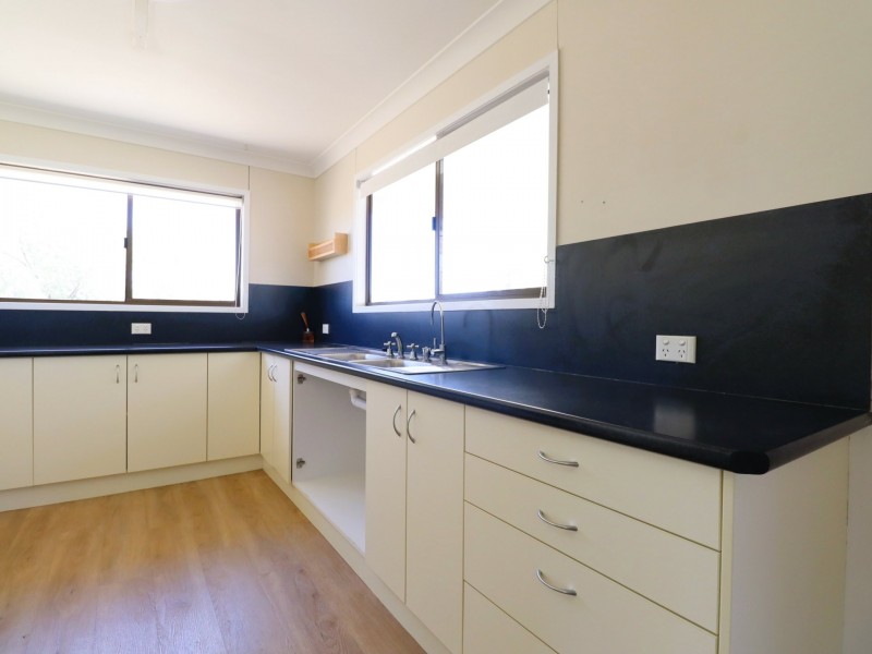 11 Roslyn Drive, Roma QLD 4455