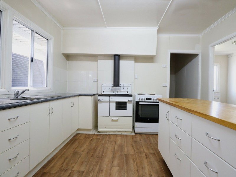 30 Charles Street, Roma QLD 4455