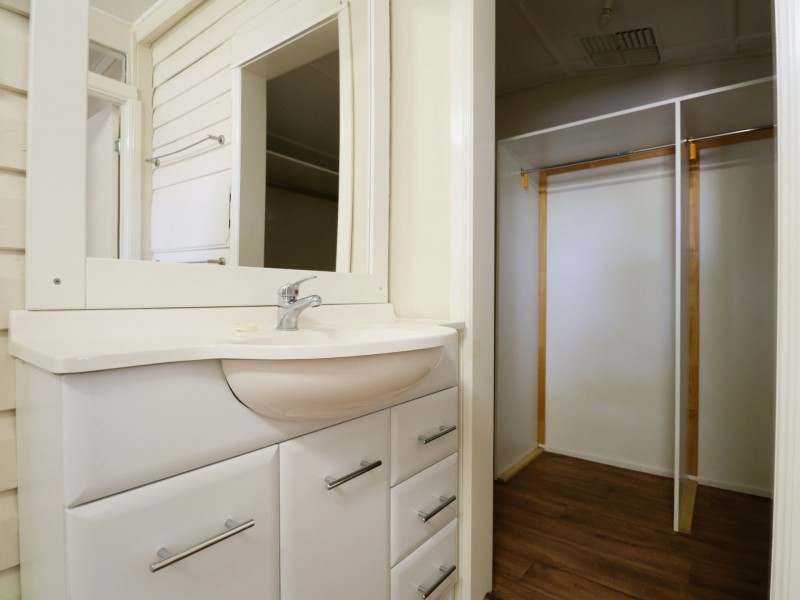 30 Charles Street, Roma QLD 4455