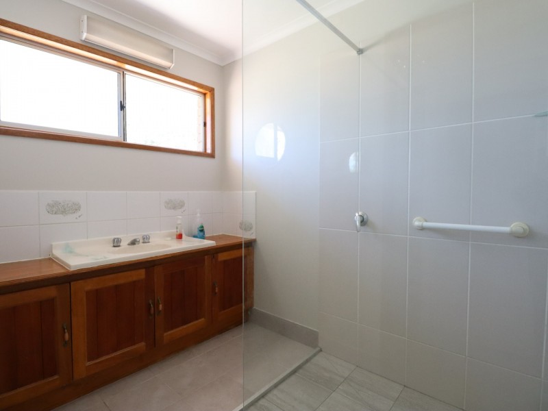 20 King St, Surat QLD 4417