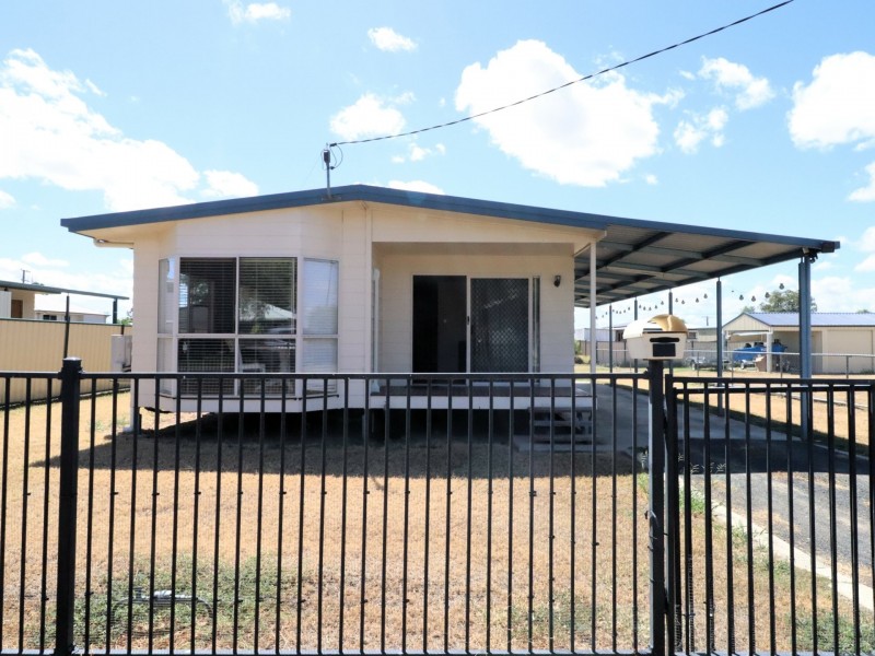 22 Luff Street, Roma QLD 4455