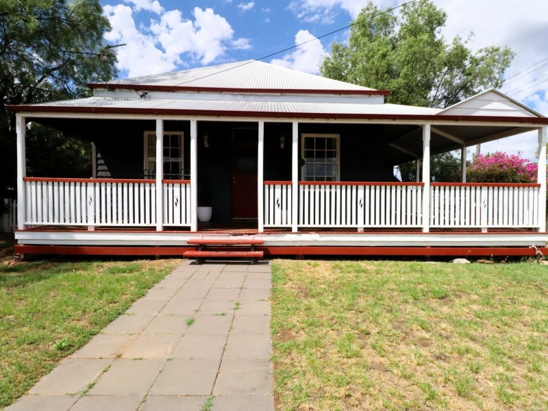 6 Twine Street, Roma QLD 4455