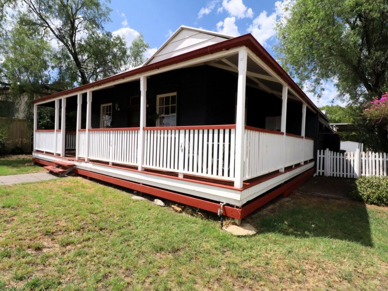 6 Twine Street, Roma QLD 4455