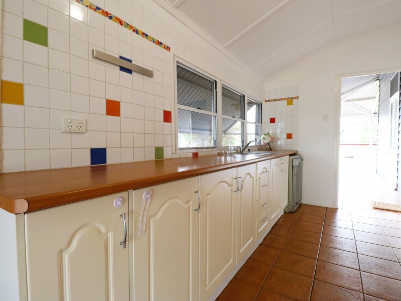 6 Twine Street, Roma QLD 4455