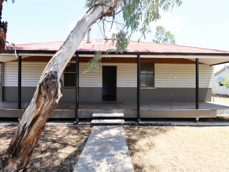 65 Quintin Street, Roma QLD 4455