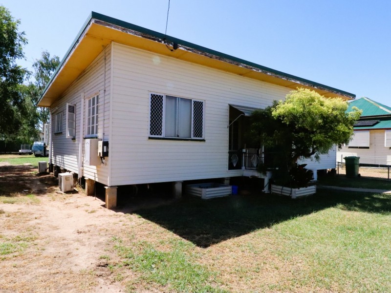 114 Arthur Street, Roma QLD 4455
