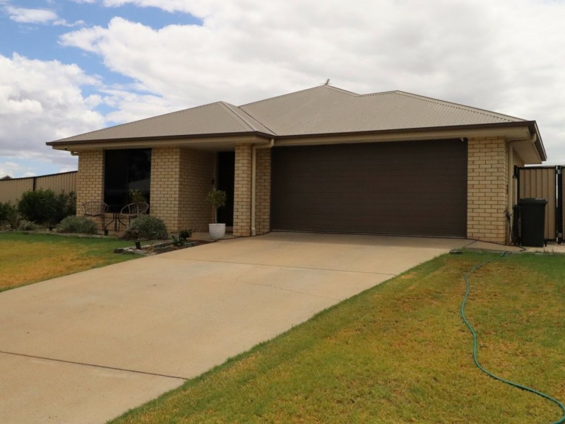 1 Lockyer Cres, Roma QLD 4455