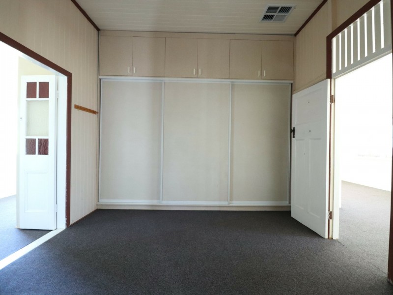 24 Phillip Street, Roma QLD 4455