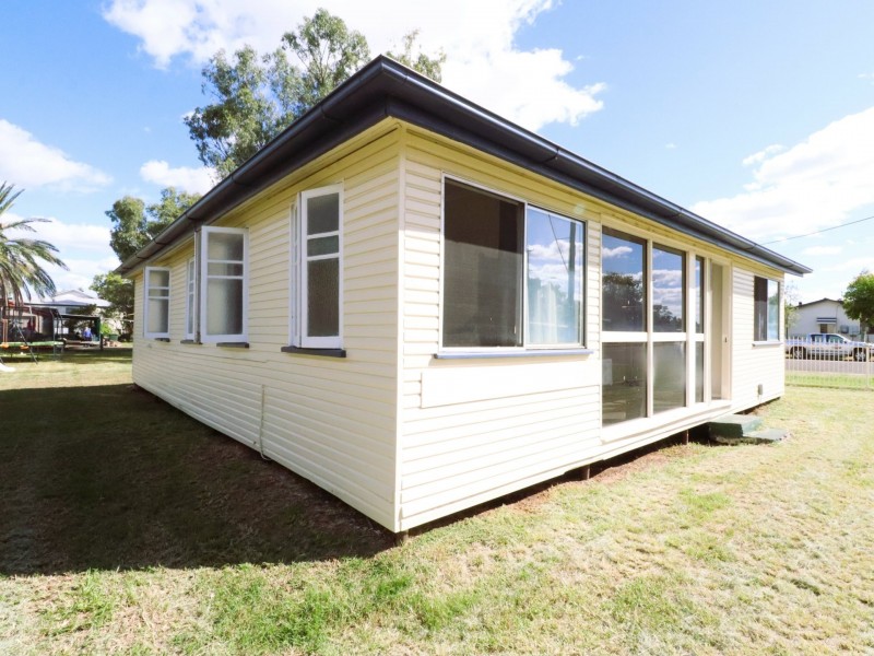 12 Bowen Street, Roma QLD 4455