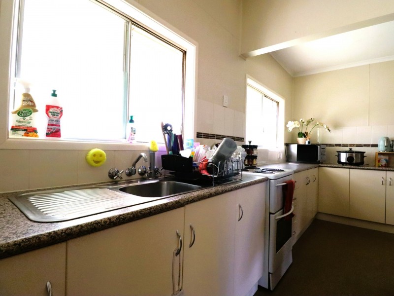 12 Bowen Street, Roma QLD 4455
