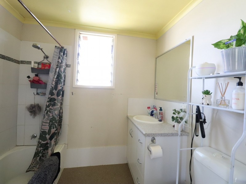 12 Bowen Street, Roma QLD 4455