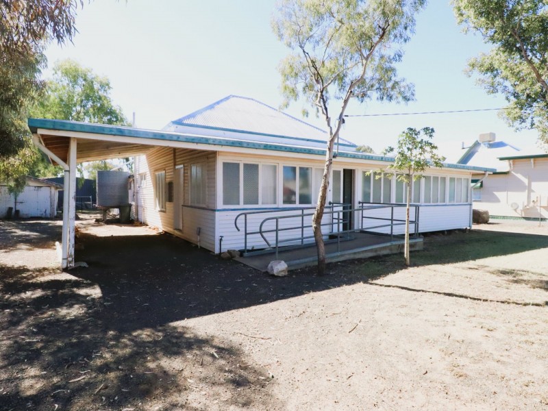 73 Bowen Street, Roma QLD 4455