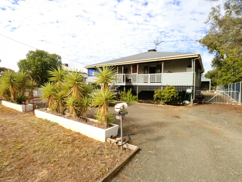 8 Mayne Street, Roma QLD 4455